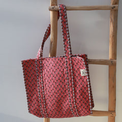 Bolso de hombro con estampado de bloques Indian coral