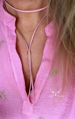 Gargantilla rosa de ojo malvado