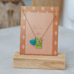Gold necklace tableau green