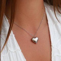 Silver necklace trend heart