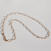 Long collier ovale en or