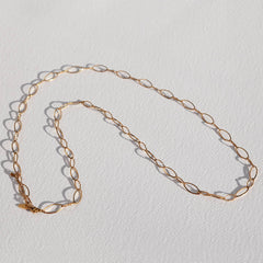 Long collier ovale en or