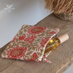 Make-up bag white flower