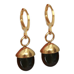 Boucles d'oreilles en or avec petite pierre noire