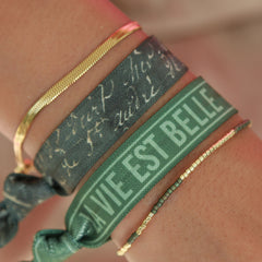 Pulsera de oro con cadena minimalista