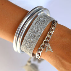Brazalete Geweven Cool to be kind gris claro