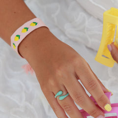 Bracelet tissé avec des citrons