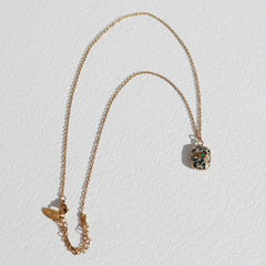 Collier en or avec pierre dalmate