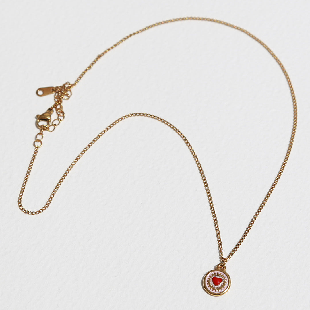 Goldene Halskette mit Herz rosa und rot