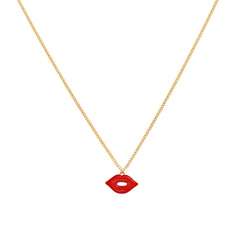 Cadena de oro labios rojos