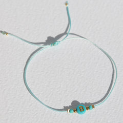 Bracelet personnalisé avec initiale bleue