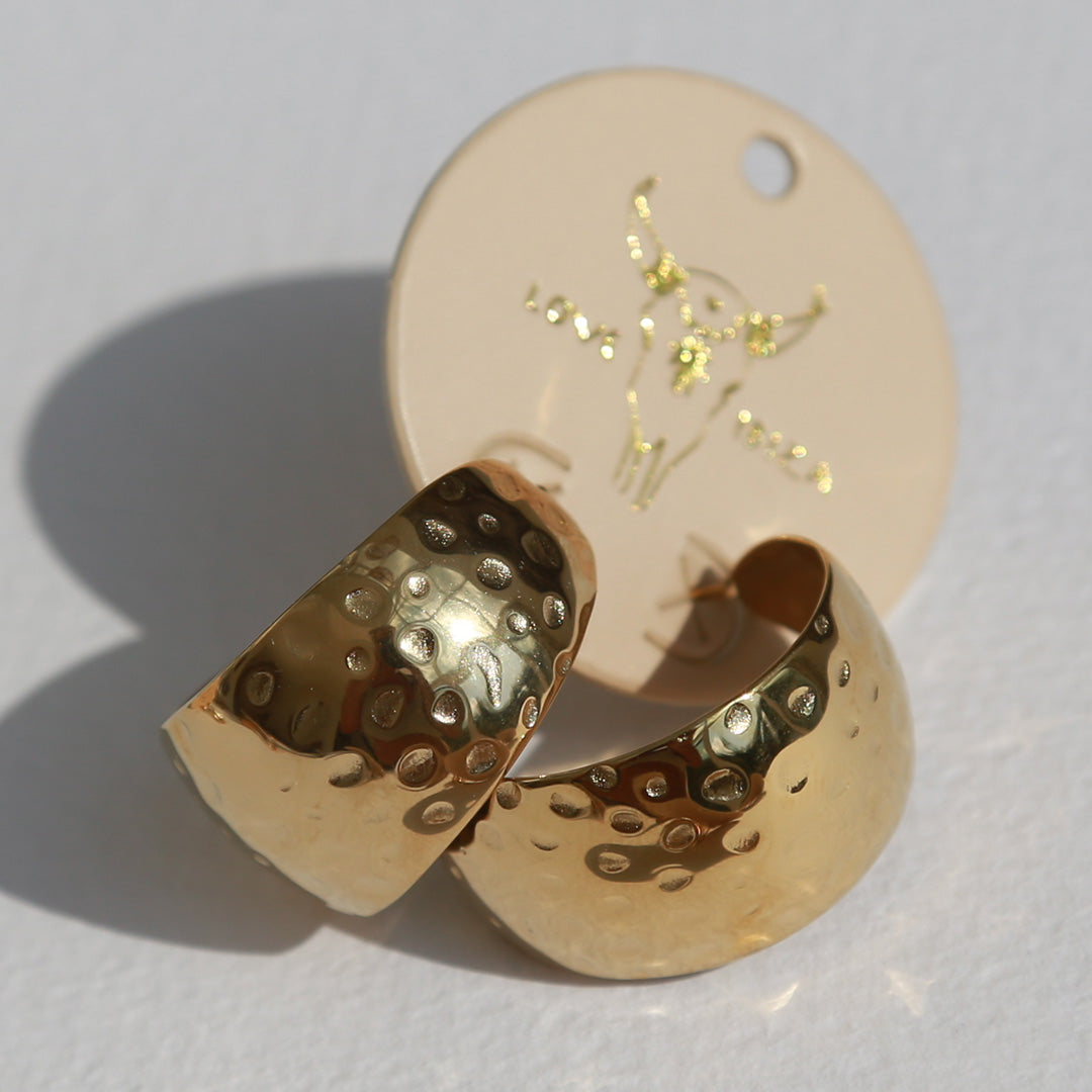 Boucles d'oreilles en or, un choix audacieux