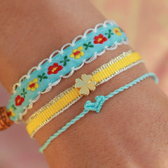 Geweven armband cotton flower blauw