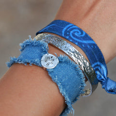 Bracelet enroulé en denim argenté