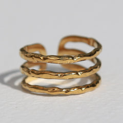 Bague en or à lignes martelées