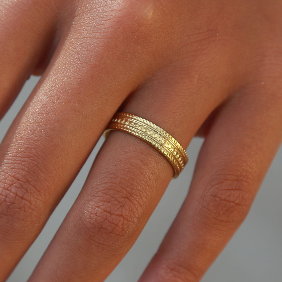 Bague d'or dotted