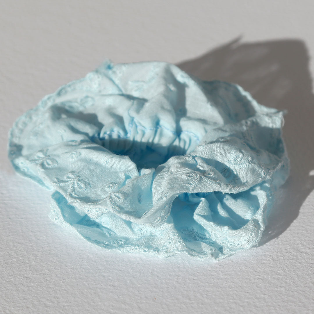 Scrunchie embroidery blue