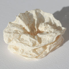 Scrunchie Stickerei creme