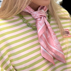 Rosenfarbener Satin-Bandana-Schal